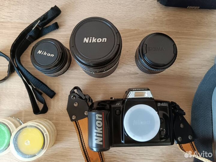 Плёночный фотоаппарат Nikon F-401X с объективами