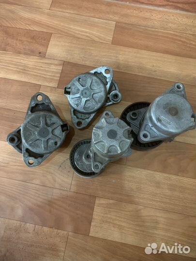 Натяжител ремня на мерседес