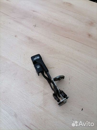 Механизм открывания лючка Mitsubishi Lancer 9