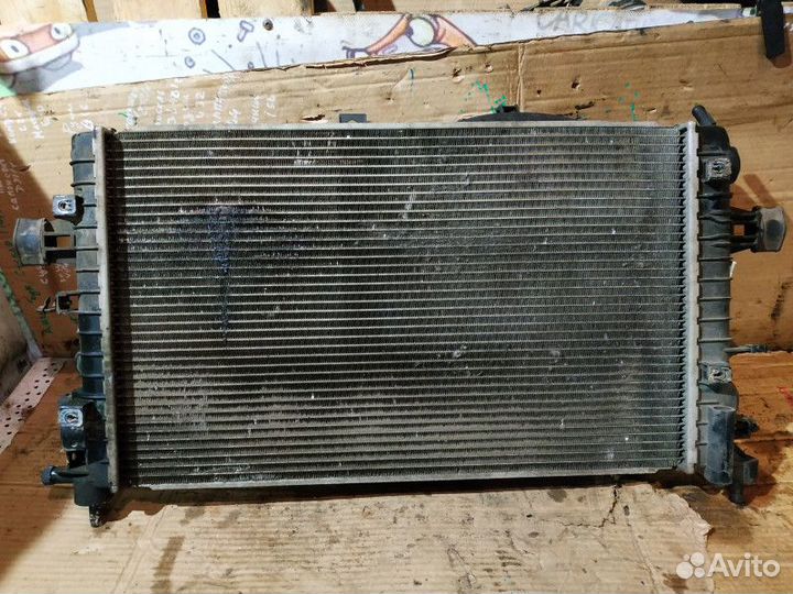 Радиатор двс Opel Astra H