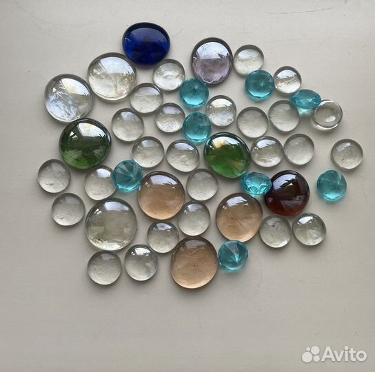 Морские ракушки, шишки, стеклянные камушки