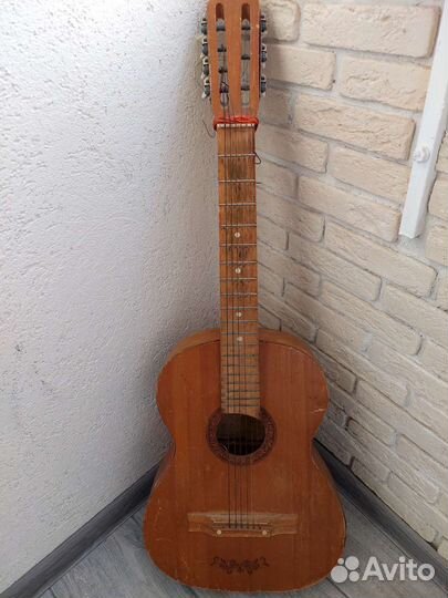 Акустическая гитара