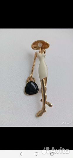 Броши в ассортименте