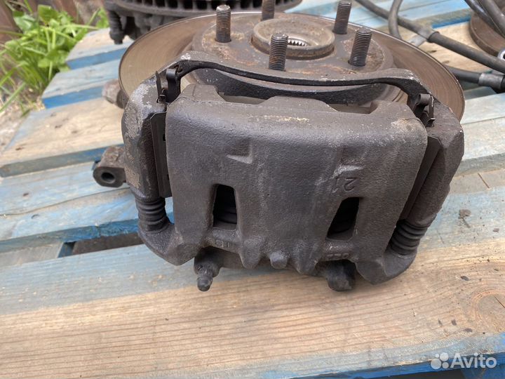 Ступица/суппорт/диск (кулак в сборе) nissan