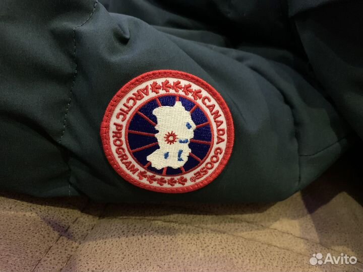 Пуховик женский Canada Goose