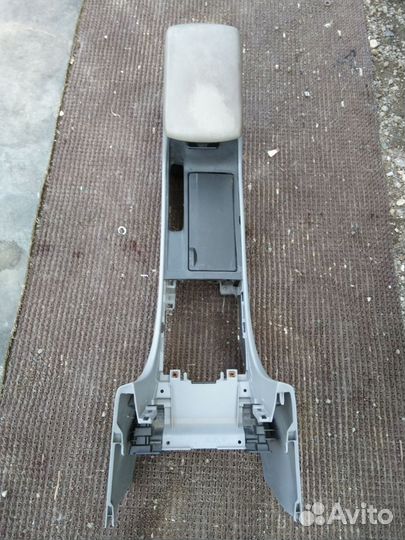 Подлокотник Мазда 3 BK