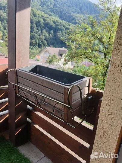 Кашпо для цветов деревянное