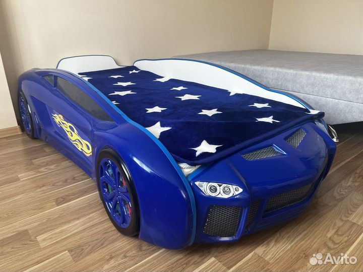 Детская кровать машинка