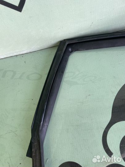 Уплотнитель стекла задней правой двери x-trail t31