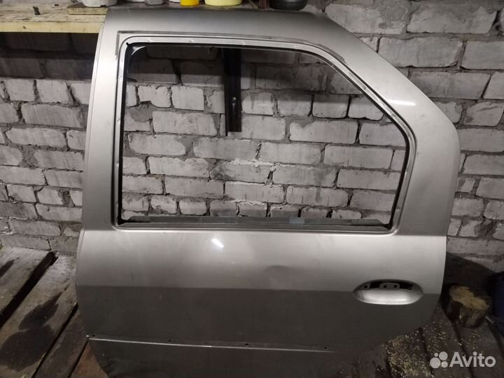 Левая задняя дверь на renault logan 1