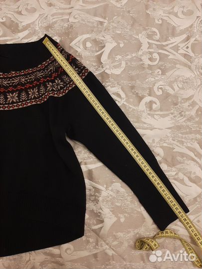 Свитер шерстяной женский