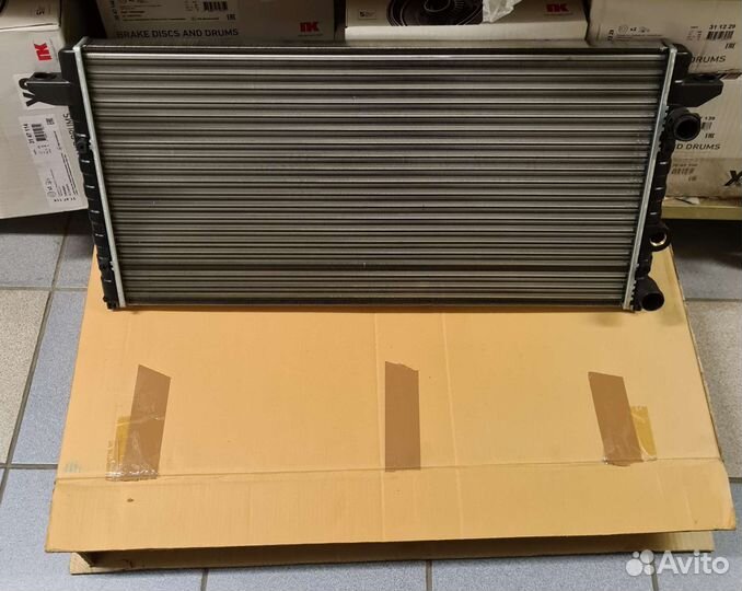 Радиатор охлаждения Volkswagen passat B3/B4