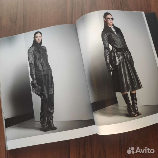 Книга This Is A Kenneth Cole Production