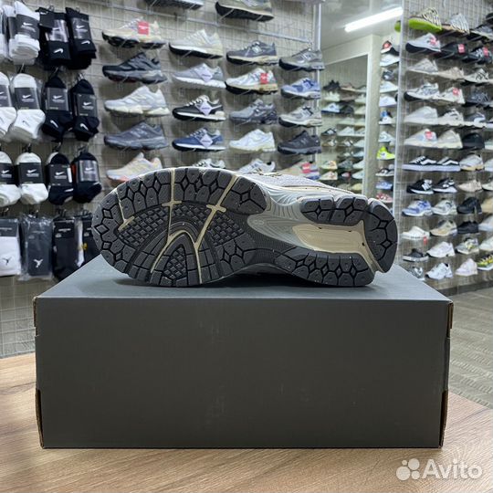 Кроссовки женские New Balance 2002R Angora 38-41