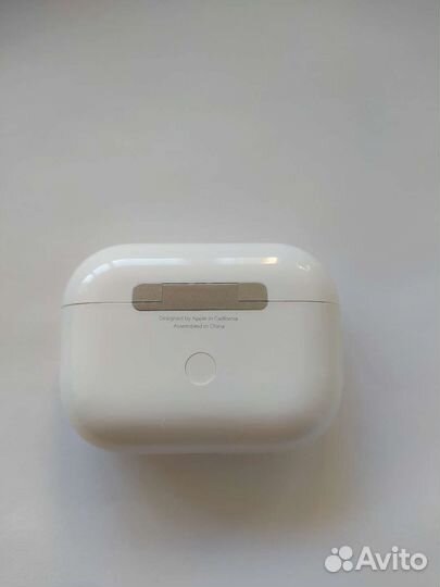 Кейс Apple для AirPods