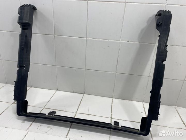 Кронштейн радиатора BMW X3 F25 (2010—2014)