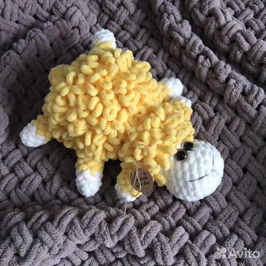 Вязанная игрушка барашек