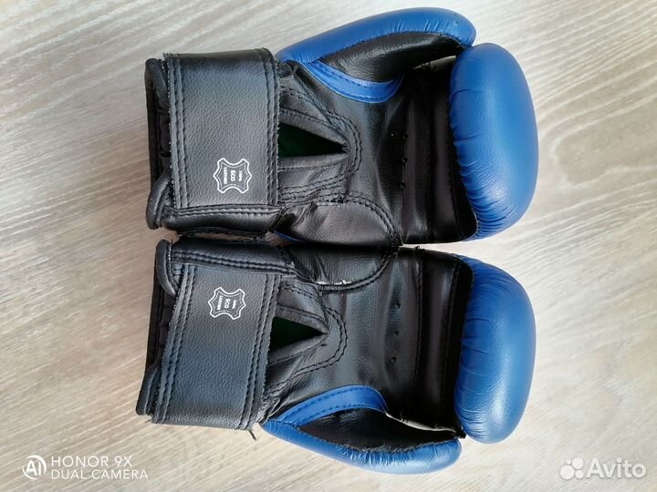 Перчатки для кикбоксинга