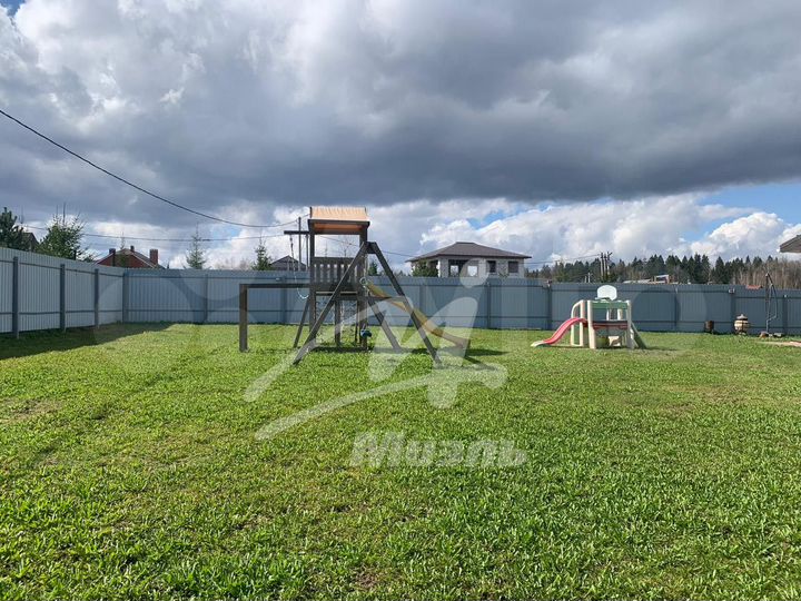 Дом 190 м² на участке 9,6 сот.