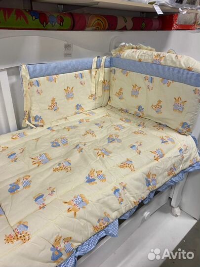 Постельный комплект с одеялом в кроватку