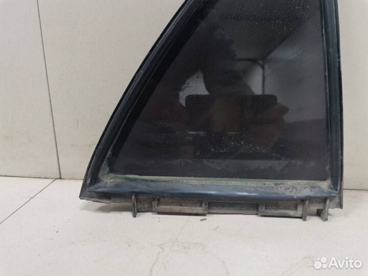 Стекло двери задней правой форточка Toyota Corolla