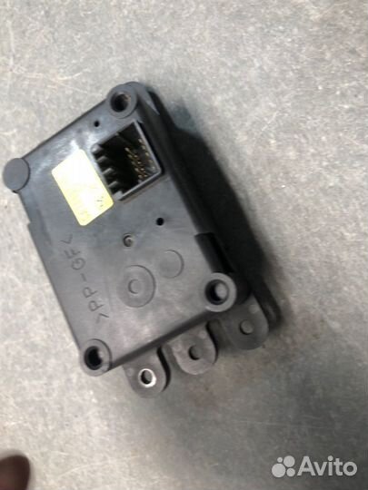 Сервопривод печки Mazda 323 BA Z5DE 1995