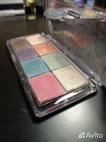 Палетка теней essence all about the magical forest