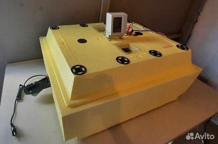 Инкубатор Золушка-2020 70 яиц автомат 220/12 В