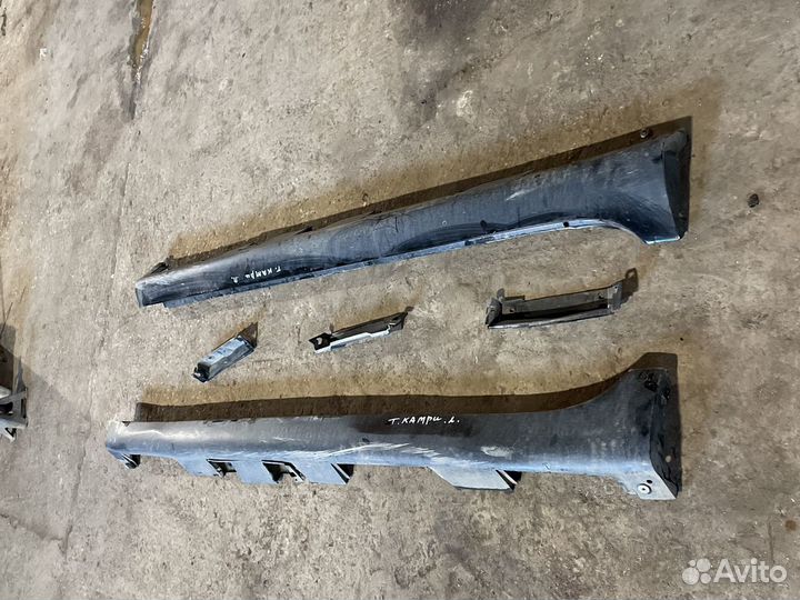 Накладки на пороги тойота камри V40 Комплект