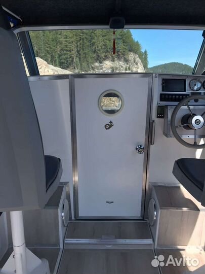 Прогулки на катере по Красноярскому морю