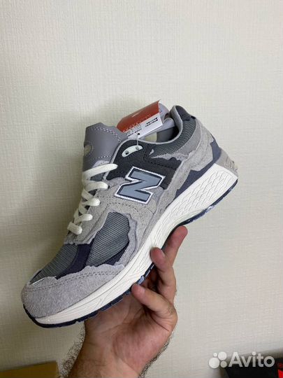 New balance 2002r