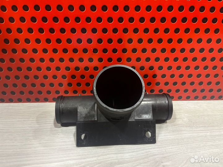 Фланец (тройник) системы охлаждения Land Rover