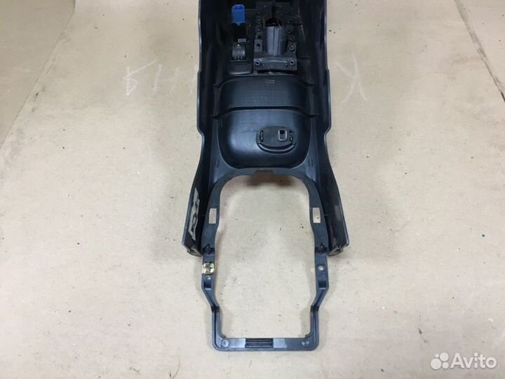 Подлокотник Nissan Almera Classic B10