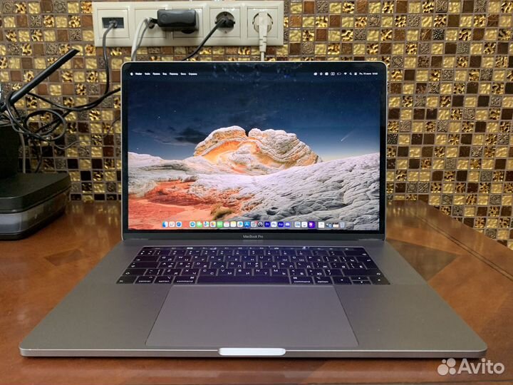 Apple MacBook Pro 15 2019 / i9 / 32gb / 1tb