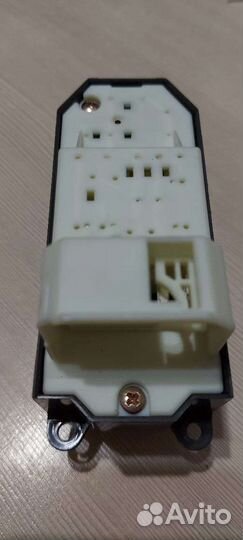 Блок управления стеклоподъемниками Toyota yaris