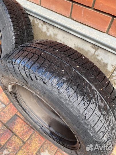 Michelin X-Ice 215/60 R16