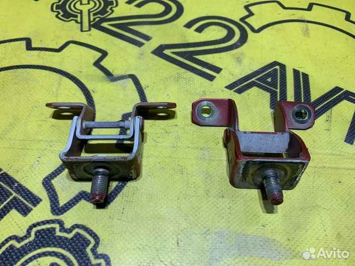 Петли багажника Nissan Juke YF15 HR15DE 2010