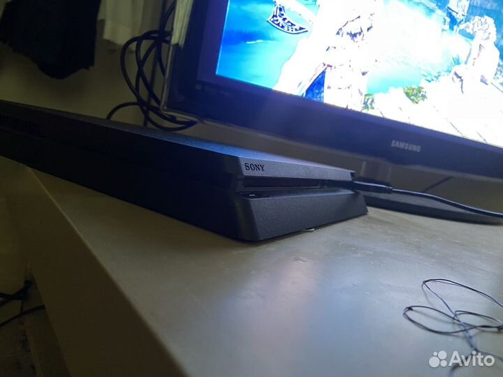 Sony playstation 4 PS4 slim 1tb