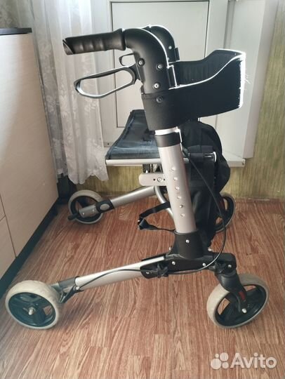 Ходунки-роллаторы на колёсах с сумкой и сиденьем