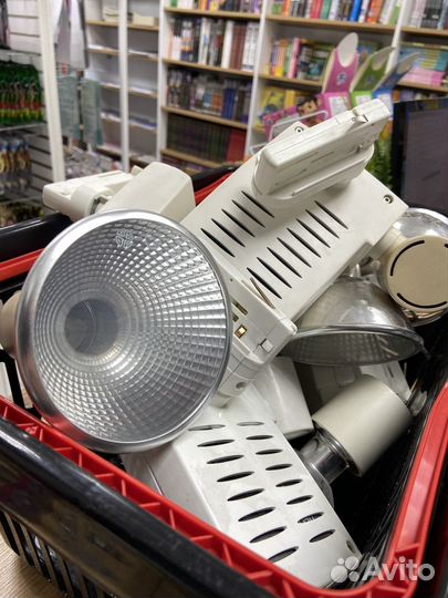 Трековые светильники на шинопроводе