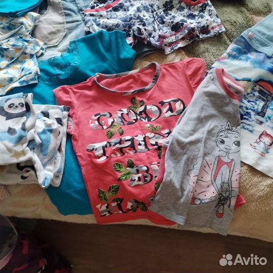 Отдам бесплатно вещи на девочку