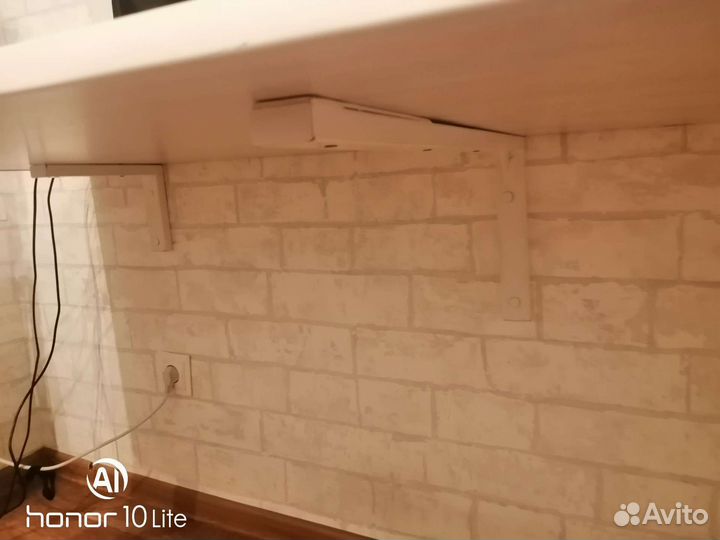 Компьютерный стол белый