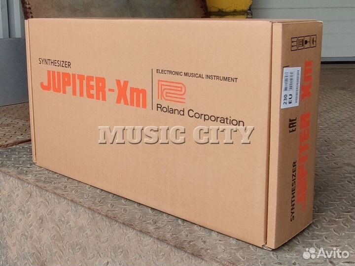 Roland Jupiter-XM синтезатор