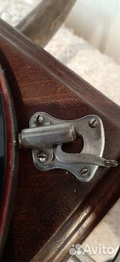 Граммофон His Masters Voice Monarch с деревянной т