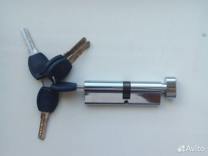 Замок дверной