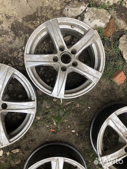 Продам диски с разболтовкой на волгу