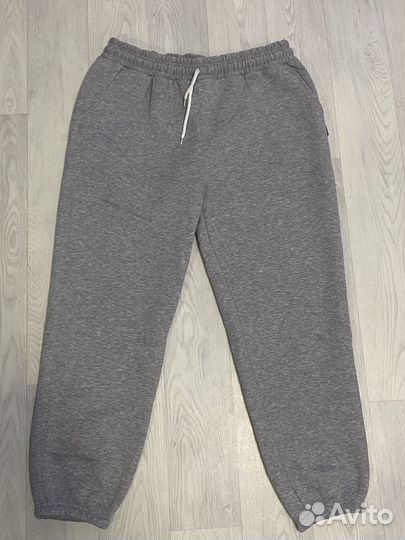 Серые спортивки широкие