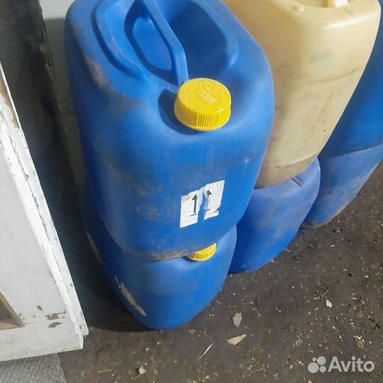 Продаю канистры б/у