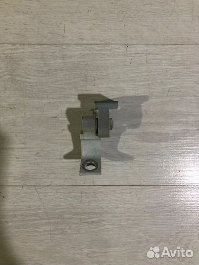 Петля двери перед прав volkswagen polo 5 рест 1.6