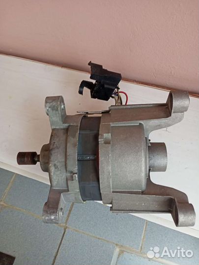 Электродвигататель стиральной машины